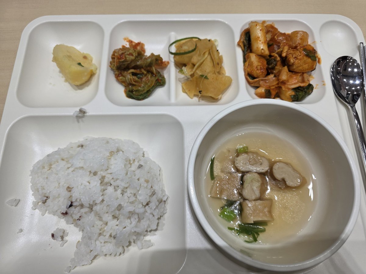 _Yatopia's tweet photo. 닭갈비에도 기어코 브로콜리랑 단호박을 넣는구나
차라리 내목을 쳐라 https://t.co/Wmf9Hs30e8