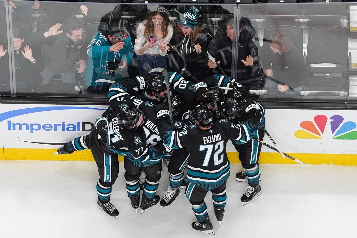 briniittyy's tweet photo. goodbye our 25/26 sharks rosters, you were bigger than the whole sky 🥺🩵 https://t.co/NIXxTGqA8B