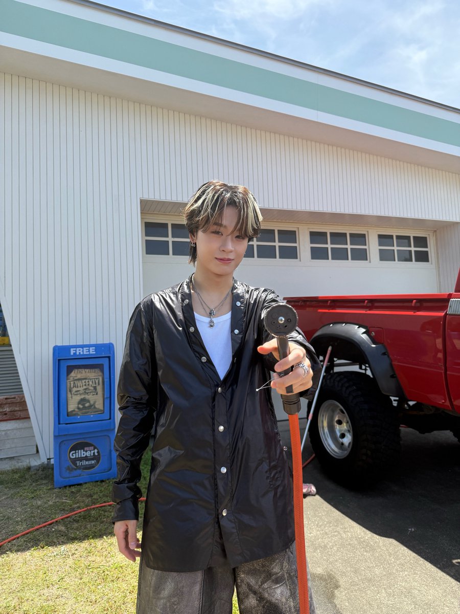 mazzel_official's tweet photo. 🍓Thank you for 3,000,000 views🍓

So Strawberry
#TAKUTO behind the scene shot📸

MAZZEL / So Strawberry -Music Video-
https://t.co/Gr0U8ird5w

#MAZZEL_SoStrawberry
#MAZZEL https://t.co/VmKsHxF4vx