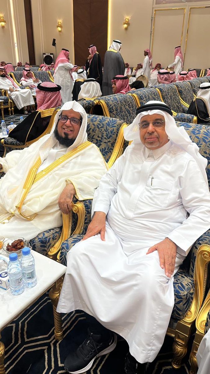 abdallahsomaie's tweet photo. صورة تجمعني مع اخي المهندس عبدالعزيز بن حسن الصميعي في زواج العمير والدرويش بحضور كثير من الاقارب والأحباب ادام الله عليهم الافراح والمسرات    #تغريدات #الصميعي #الافراح #الرياض_الآن #عبدالعزيز #عبدالله #العمير  #الدرويش #الزواج https://t.co/Uy7102rUSg