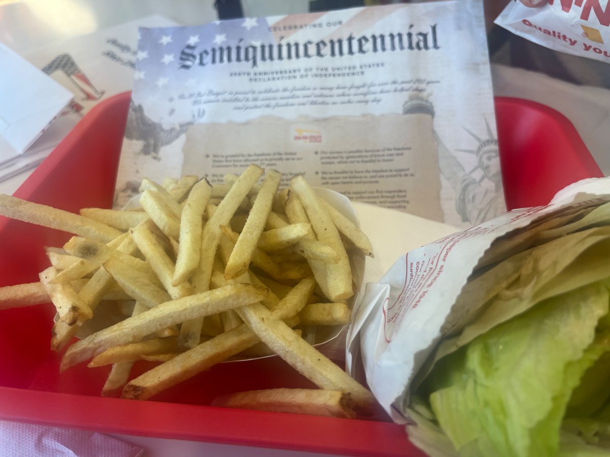 L_Baumster's tweet photo. @innoutburger_ “We take pride in being part of a country founded on freedom, opportunity, and a strong spirit of service, where people are free to choose their path, speak their minds…” Well done, In-N-Out! 💥🇺🇸🇺🇸🇺🇸 https://t.co/fZEWVfaR3x