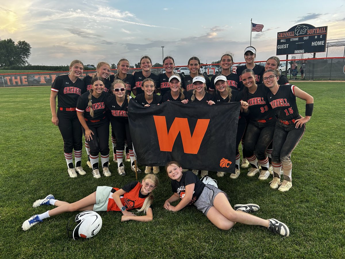 Grinnell_SBall's tweet photo. @Grinnell_SBall gets the split with #1 ranked Williamsburg losing 10-1 in the opener and winning game 2 6-3. Super proud of the girls answering the bell after a tough 1st game. SR night tomorrow vs PC as we honor 4 awesome seniors! JV/V at 5:00/7:00. Let’s go! #KB/Lou/Mace/Rhi https://t.co/bPQdUmyOHA