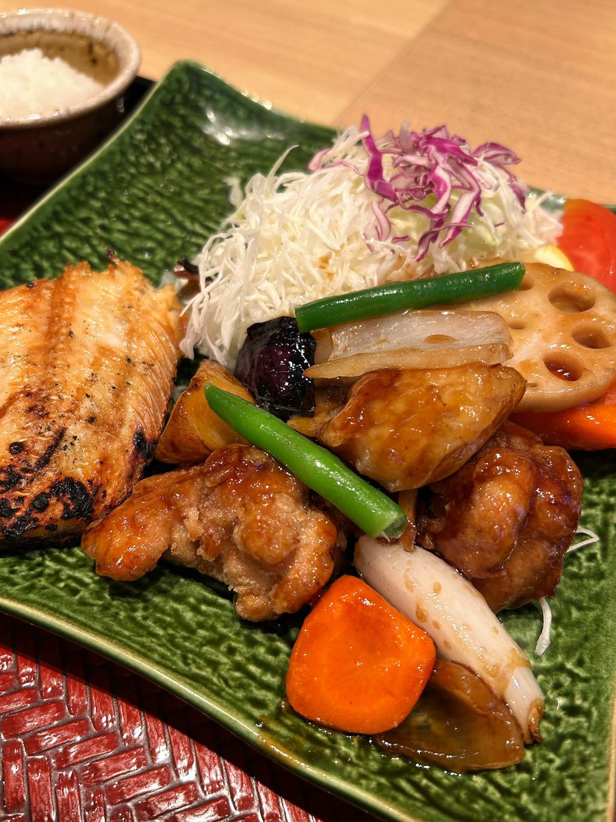 eri132948's tweet photo. 大戸屋で昼食💙🥢
バリウム検査するとお腹膨れるから
そんなにぺこぺこじゃないけれど
この後入浴介助2件あるからしっかり食べておかないと💪🏻😊 https://t.co/qfTLGQUYlY