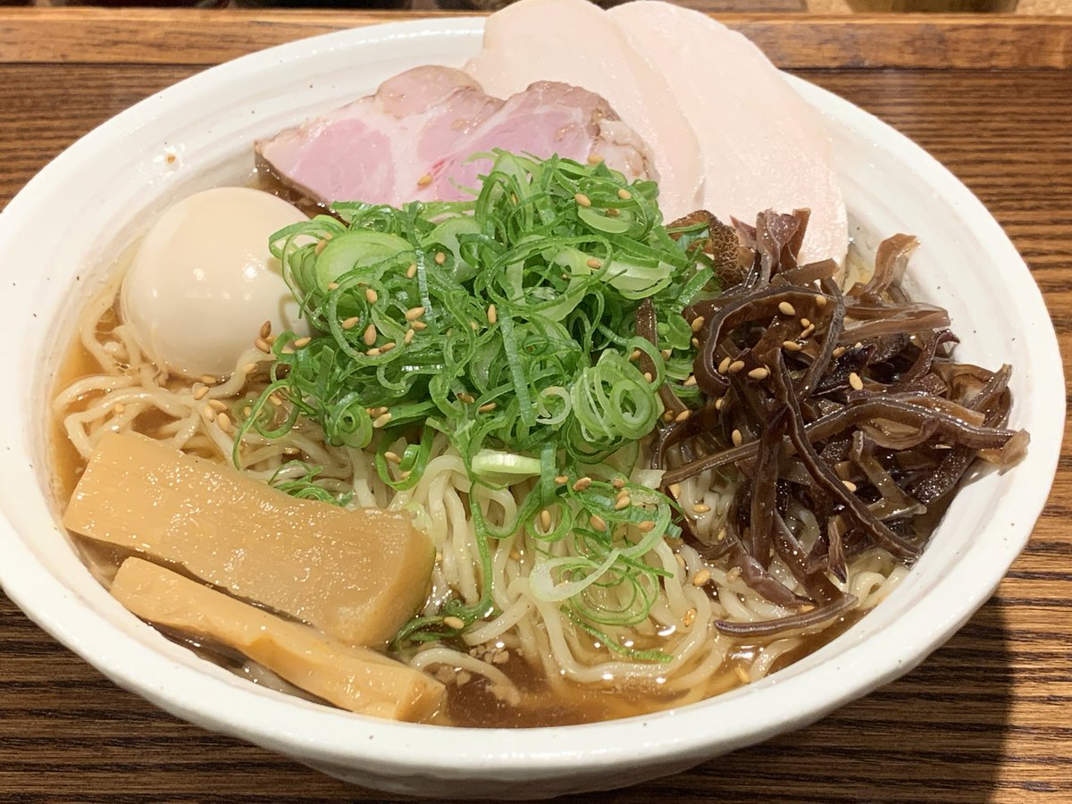 ibushi_info's tweet photo. 今日から限定麺も新しくなります😊

新しい限定麺は「背脂醤油ラーメン」と「背脂鶏白湯」、「背脂そば」になります🤤
普段は鶏油の香味油ですが、背脂と食べ比べてどちらがお好みか試してみてください🤗

本日もご来店お待ちしております🍜 https://t.co/JasPGA3NW6