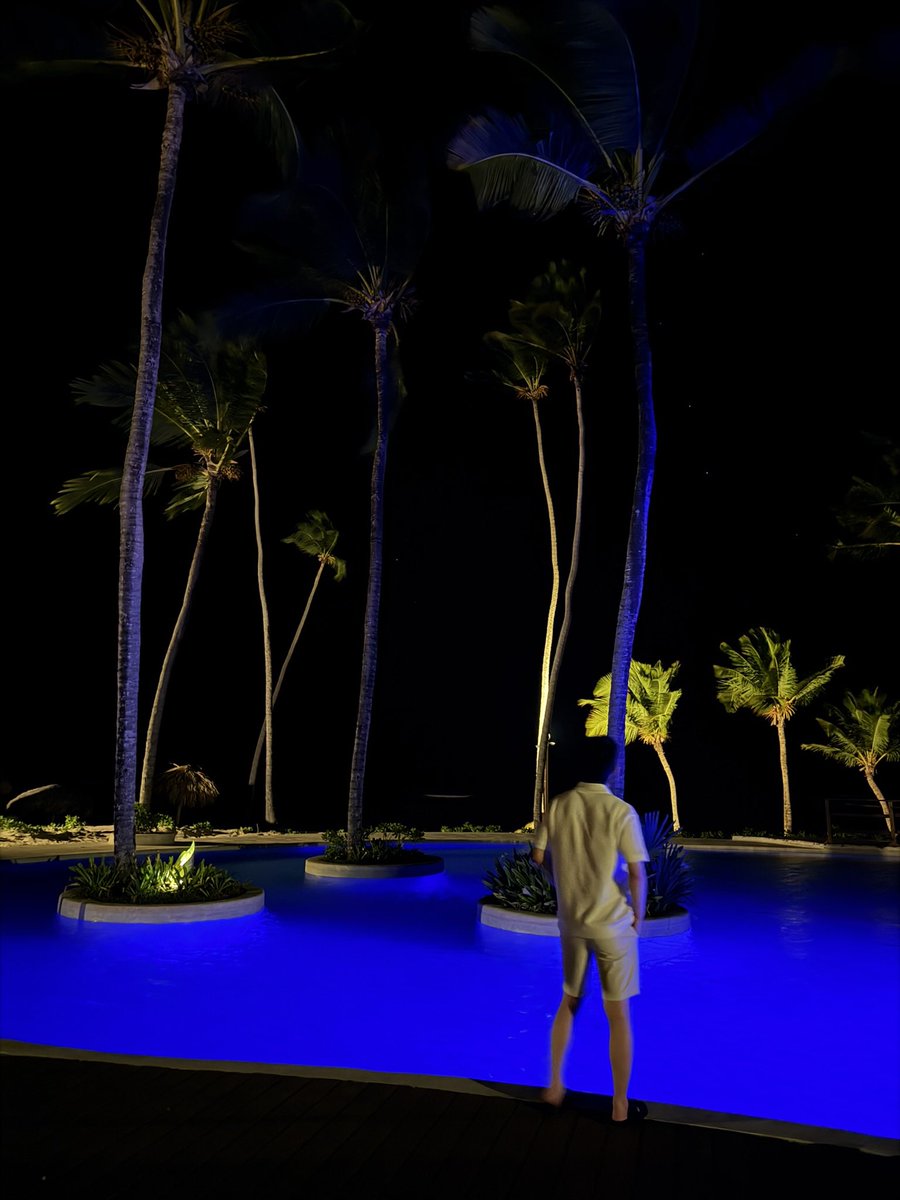 JustinJin69's tweet photo. 深蓝blue hour https://t.co/q1zTvxQFGY