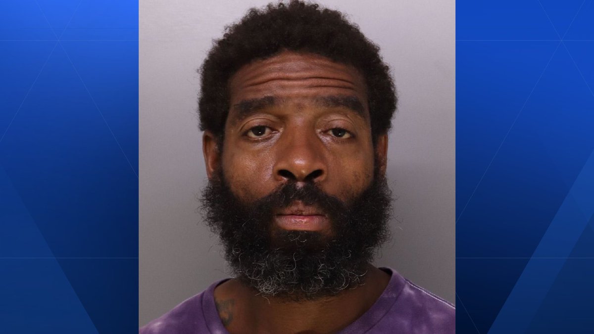 WLWT's tweet photo. BREAKING: A man has been arrested after a female prosecutor who works with the Ohio Attorney General’s office was punched in downtown Cincinnati. 

https://t.co/gQoupowdeQ https://t.co/6Zy0WkBQ0j