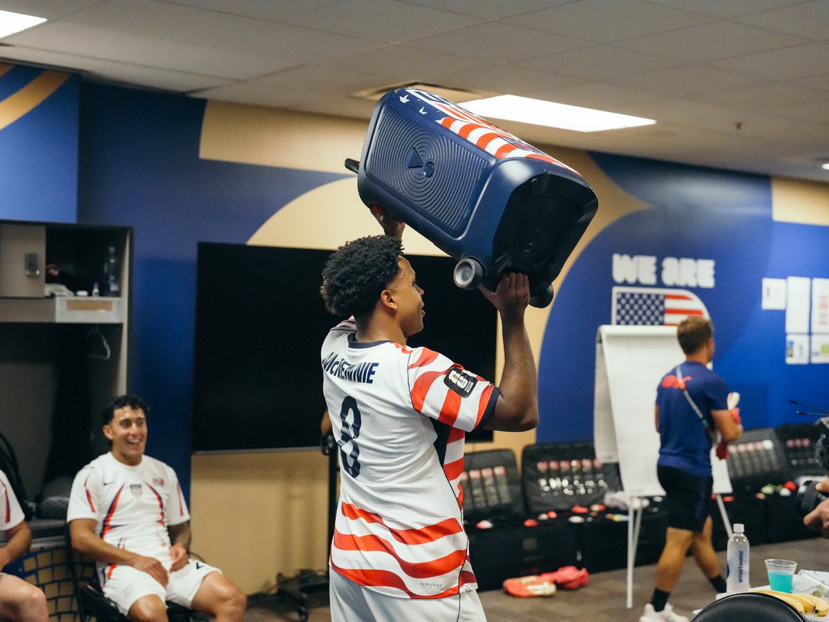 USMNT's tweet photo. Vibes 📈📈📈📈 https://t.co/6wRO6IU9Tg