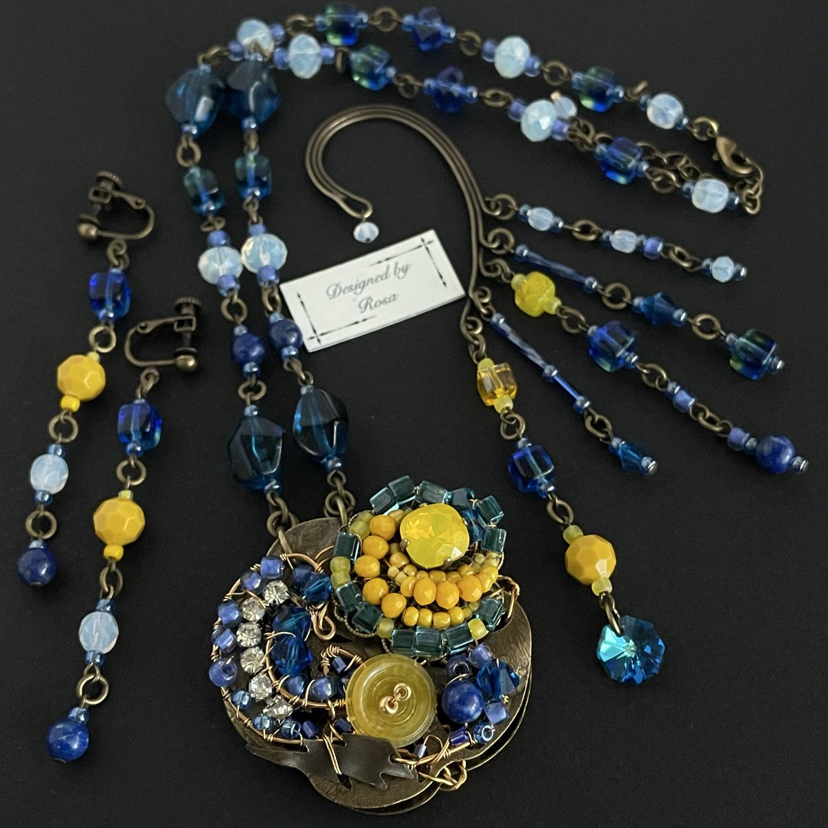 designedbyrosa1's tweet photo. Creema企画　ゴッホ2026 星月夜　
コスチュームジュエリーネックレス、イヤリング、イヤーフック掲載済み⇒https://t.co/ViY10W8qVg
#ゴッホ2026   #星月夜　#青と���色　#blueandyellow #starrynight  #costumejewelry https://t.co/az0HIHPD0F