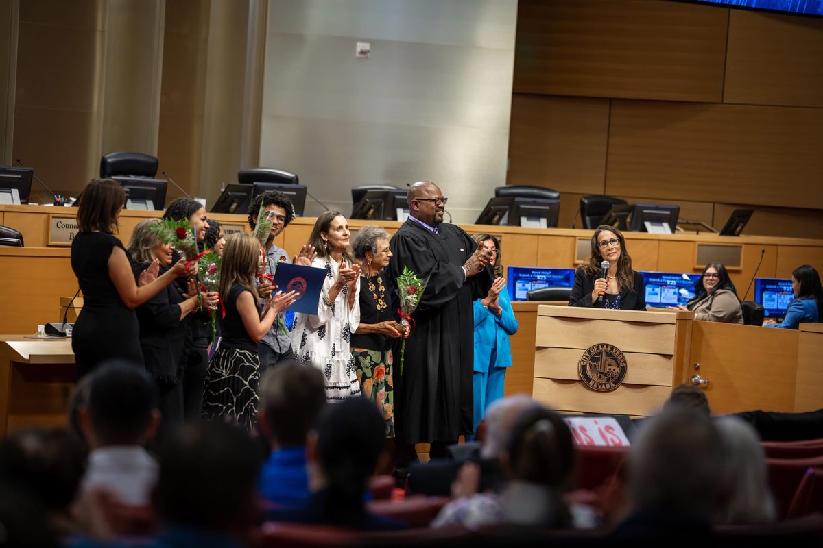 Brune4Vegas's tweet photo. Today, I was sworn in for 4 more years as the @CityOfLasVegas #Ward6 Councilwoman.โจ
Thank you to the voters who believe in me. My promise is to keep showing up and listening to neighbors. ๐
You can watch the ceremony here: https://t.co/iftN0xaYms https://t.co/bOvtfXBRth