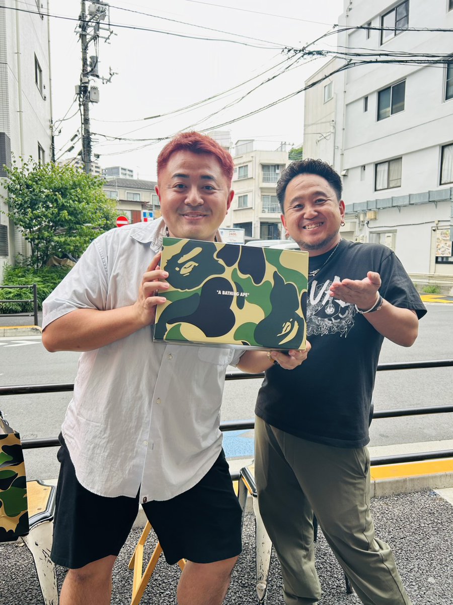 donnokakugen's tweet photo. ワクセルコラボレーターの松本さんから誕生日プレゼントをいただきました🎵
僕のお酒以外で大好きなものをプレゼントしていただきました😁
こうやって僕のことを思ってくださる人がたくさんいて嬉しいです✨
#ワクセル 
#嶋村吉洋 
#住谷知厚 
#総合プロデューサー https://t.co/DG1SZ1boja