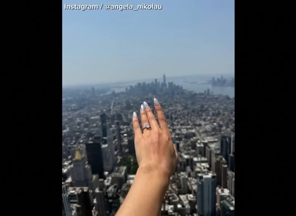 Blueber10249045's tweet photo. Two daredevils climbed the spire of the Empire State Building in NYC for a proposal and were arrested after entering a restricted area https://t.co/UBtwUWWh6p