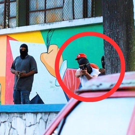 allanymorales's tweet photo. Hundidos entre la mierda...vergonzoso que la mierda de la @PNCdeGuatemala y el @mingobguate solo sirvan para golpear mujeres, intoxicar ancianos y dejar tuertos a manifestantes pacíficos 😠😠😠 

Estarás muuuyyyy satisfecho de tus logros, verdad huevos de agua? @BArevalodeLeon https://t.co/d1nbfsYXN3