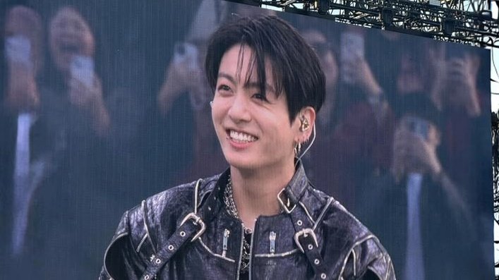 gimbapku's tweet photo. his pretty smile on the big screen https://t.co/kJYQARhTah