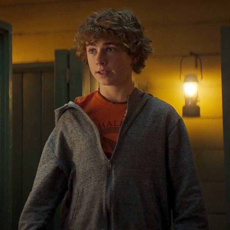 tzzmwry's tweet photo. percy jackson tinha apenas 12 anos quando matou o minotauro https://t.co/YZSf2kP8tk