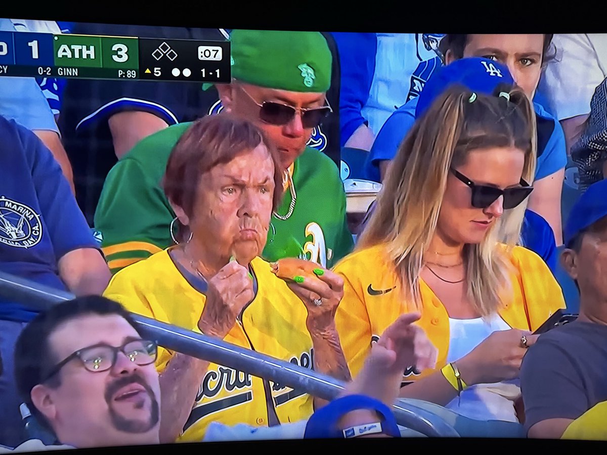 theboysunkle's tweet photo. @baseballisdead_ 
@Jared_Carrabis @DALLASBRADEN209 @jayhaykid 
The matriarch and Jarred’s GF?
Only fitting that DB hangs with Jarred,a mom https://t.co/h1MscA9V3K