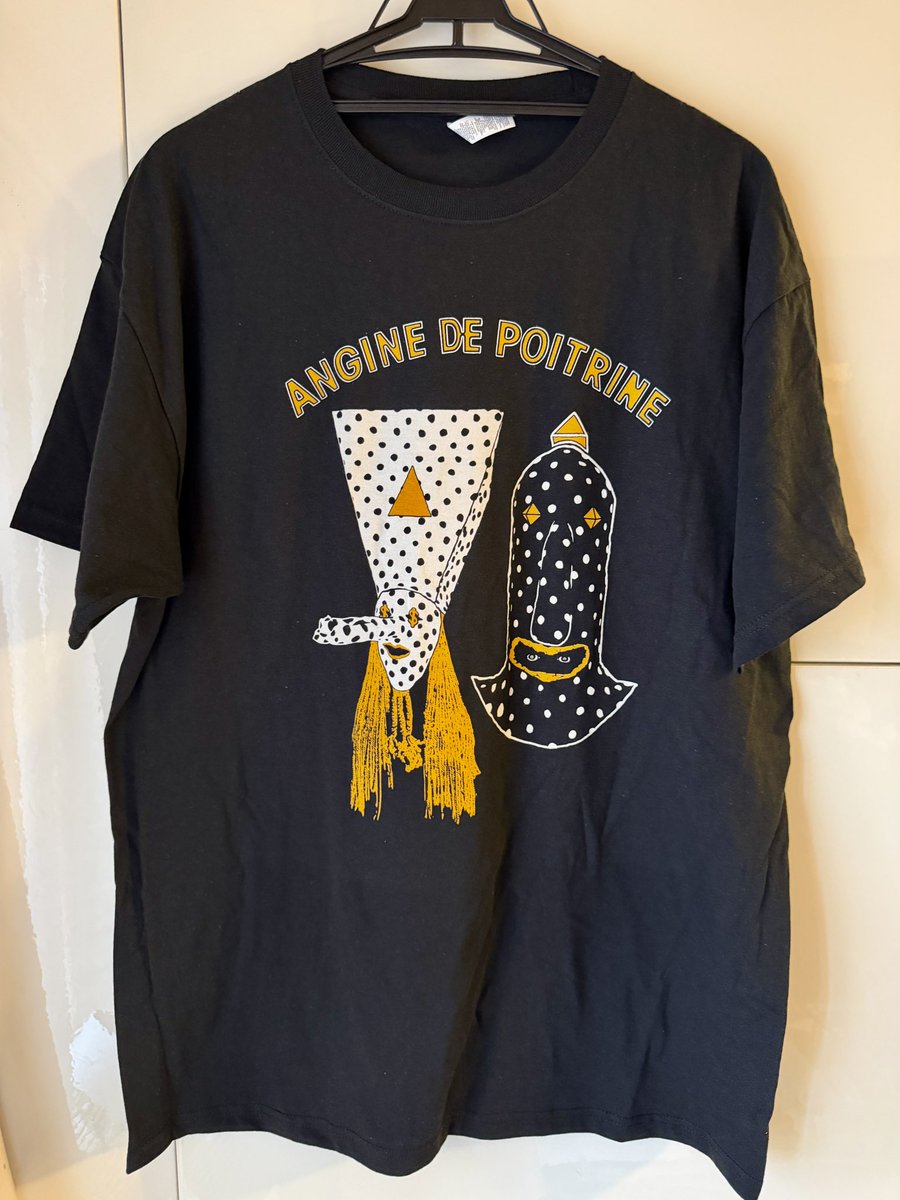 orange_utsuki's tweet photo. 先に頼んでたAngine de PoitrineのTシャツが、国際郵便で届いたー😆

Lサイズで身丈76cm、身幅55cmくらいです

これであんぽわTが4枚なので、フジロックの間はずっと水玉族でいられる⁈

#AngineDePoitrine 
#フジロック https://t.co/YUH1TSuI1C