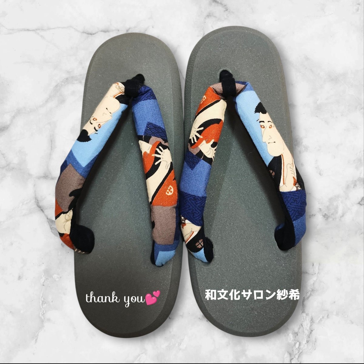 salonsaki's tweet photo. #足に優しい草履 
【nou】草履
濃いグレー色、フワフワの履き心地で、とても軽い草履です
鼻緒は、男性用。
男性用は、女性用より長いので加工してからお渡ししてます😊粋な草履が出来上がりました(^^)お買い上げありがとうございます。今週は7月2日、4日、5日営業してます。お待ちしております🙇 https://t.co/GImZhxIvS9