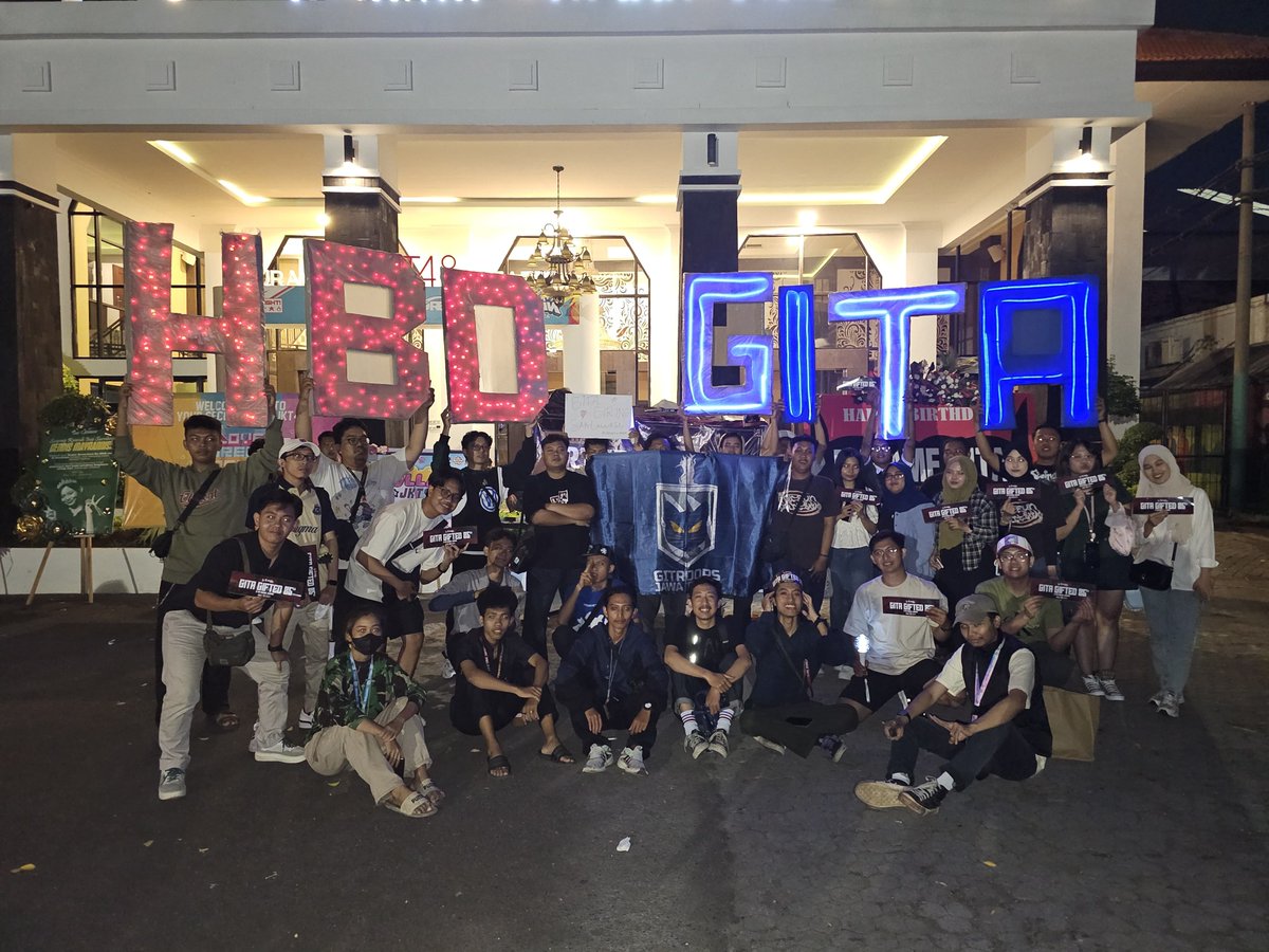 gitroopsjatim's tweet photo. Matur nuwun buat bolo semua yg sudah ikut memeriahkan project peringatan ulang tahun bos @A_GitaJKT48 di day-2 Dream Bakudan kemarin. Senang sekali dengan antusias kalian buat MBG (Mbakso Bareng Gita) 🙌
Sampai jumpa lagi di kesempatan selanjutnya!!!
#LaFamiglia
#GitaGifted25th https://t.co/SvZCZTT4gl