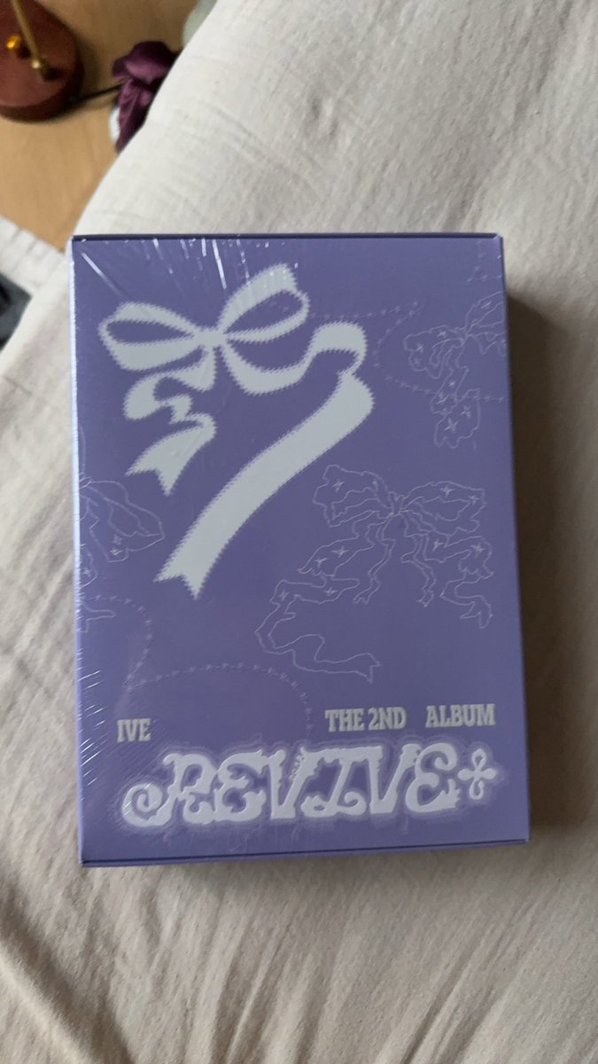 Lluq198's tweet photo. I hadn’t even listened to their songs before, I bought one I/V/E album just like buying a blind box for fun, and I ended up pulling WY’s photocard.  so lucky. 
hhhhhhhh https://t.co/afMk6TxLHK