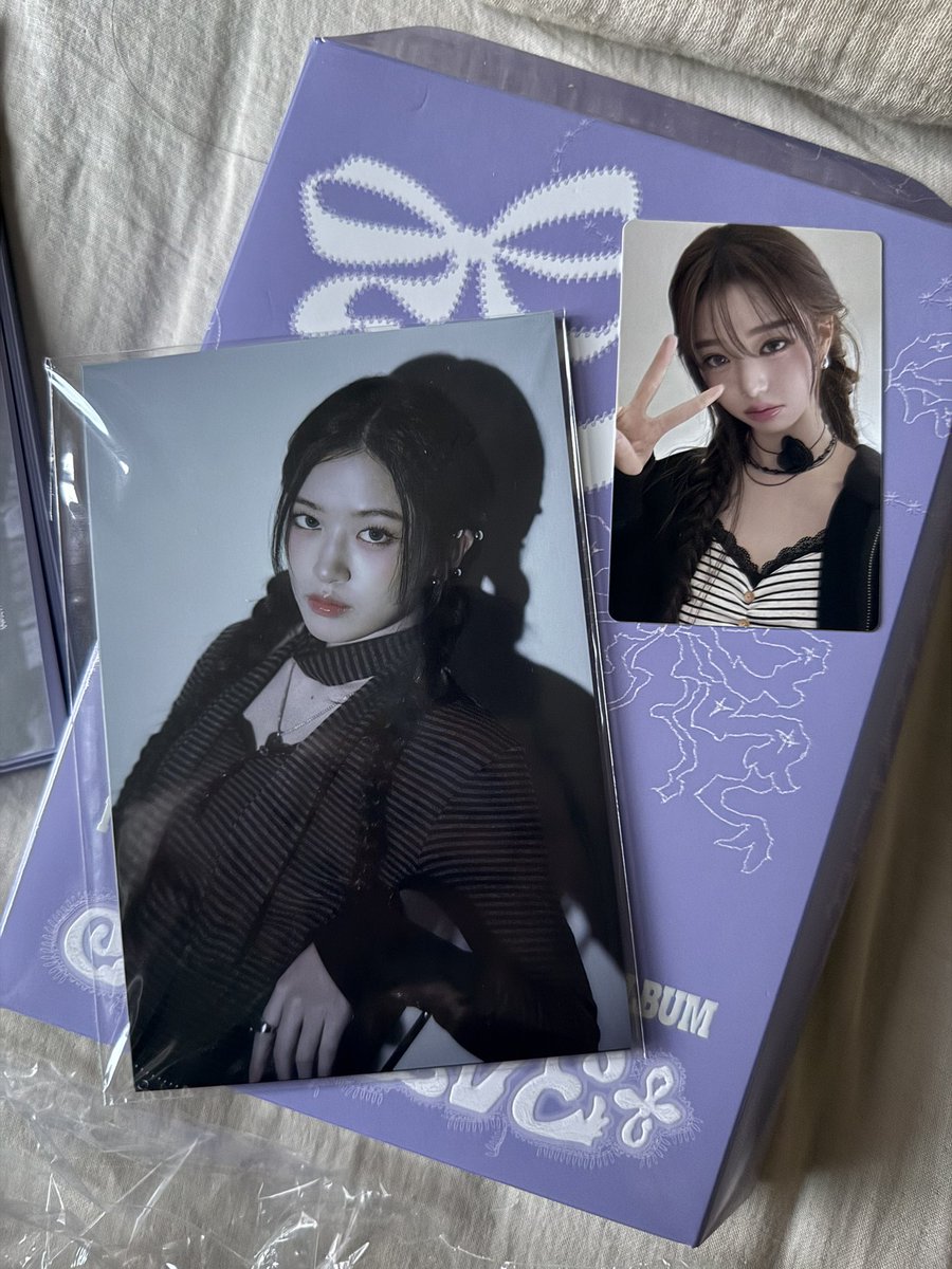 Lluq198's tweet photo. I hadn’t even listened to their songs before, I bought one I/V/E album just like buying a blind box for fun, and I ended up pulling WY’s photocard.  so lucky. 
hhhhhhhh https://t.co/afMk6TxLHK