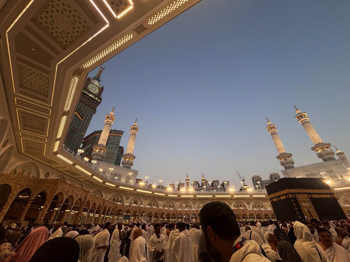 _Wwx0's tweet photo. حمدلله الذي بلغنا أرض مكة وسكينتها، اللهم تقبل منا ولاتترك لنا دعاء إلا وقد أجبته ولاذنبًا إلا غفرته 🤍. https://t.co/z8Bcu3BQdO