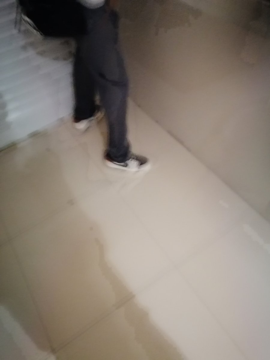 petalsbyprince's tweet photo. Dto pala ako makakahanap sa Mall sa Alabang sa fire exit pa

#tambay
#outdoor https://t.co/ItZ2CVD7qm