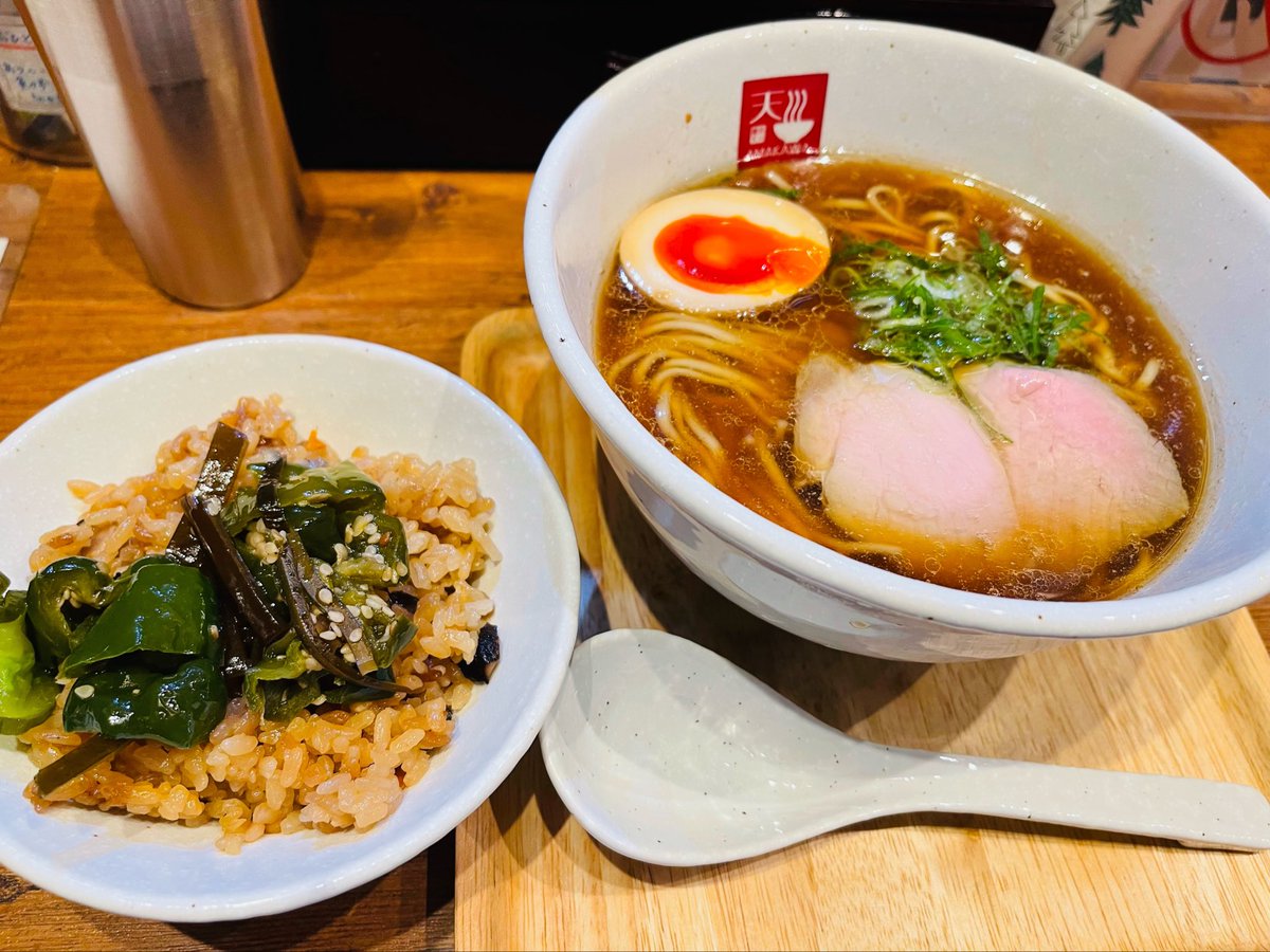 sstds's tweet photo. ドラクエのおまけ欲しくて吉野家行くつもりだったけど上司がﾗｰﾒﾝ奢ってくれるって言うからﾗｰﾒﾝの誘惑に勝てなかった…。 https://t.co/q13wvKNDDy