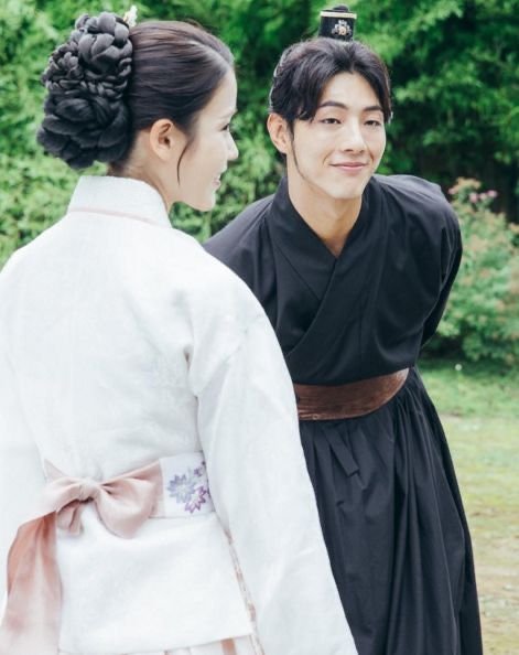 kepingkats's tweet photo. Dia nih ibarat cinta yang tenang gitu yaa, yg nggak menggebu2 tp selalu ada dan nggak menuntut apapun
Lov u Wang Jung😭
#moonlovers https://t.co/NjEiM6R8oT