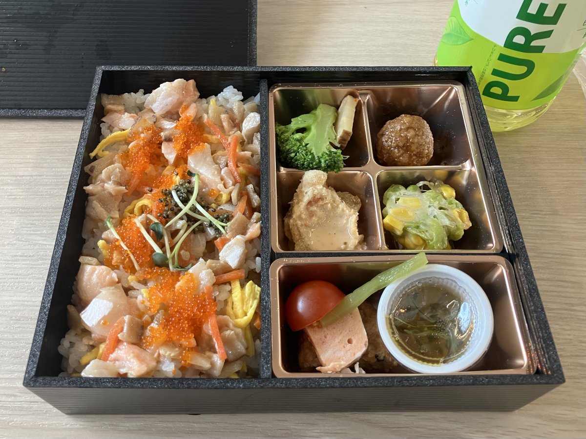 systemi_recruit's tweet photo. 【シャッフルランチ🎋】#社内イベント紹介
キャリア採用社員の歓迎も兼ねて毎月ランチ交流会を行っています！

7月トークテーマは「この夏にしたいこと・行きたい場所🏝️」

当社では7~9月の好きな時に、4日分の夏季休暇を取得でき、リフレッシュできます😊✨ 
#システムアイ #エンジニア採用 #中途採用 https://t.co/bNsBlYz8A3