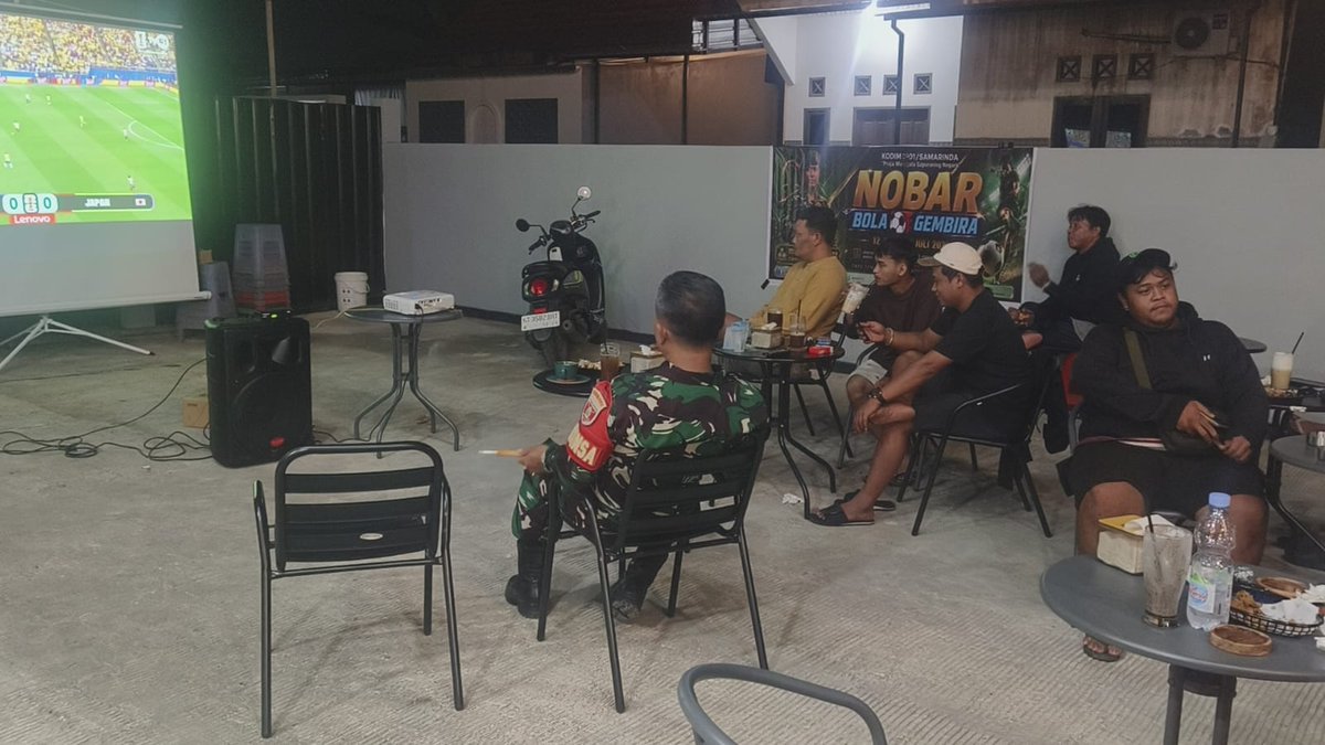 Kodim0901Smd's tweet photo. Babinsa Sempaja Barat Gelar Nobar Piala Dunia 2026 Bersama Warga, Pererat Kebersamaan Masyarakat https://t.co/FMbtR7gylr