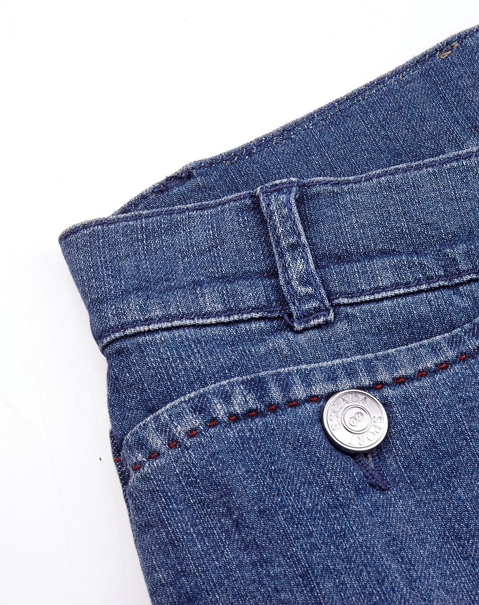 moth119's tweet photo. Upcycled old denim jeans into a stylish crossbody bag! Saved from landfill, now perfect for daily use.  #DIYUpcycle https://t.co/eW56yA9TT1