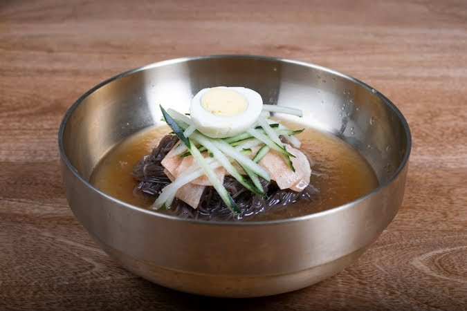 girlfailgod's tweet photo. i've been craving naengmyeon so bad since the temps picked up https://t.co/13RGBZtgcw