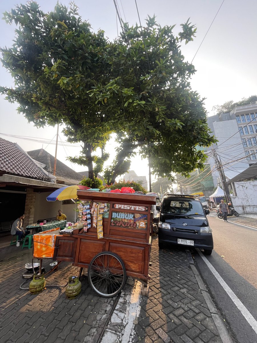 Benskyz's tweet photo. Bubur cikini terbaikkk https://t.co/LseQt8CqhS