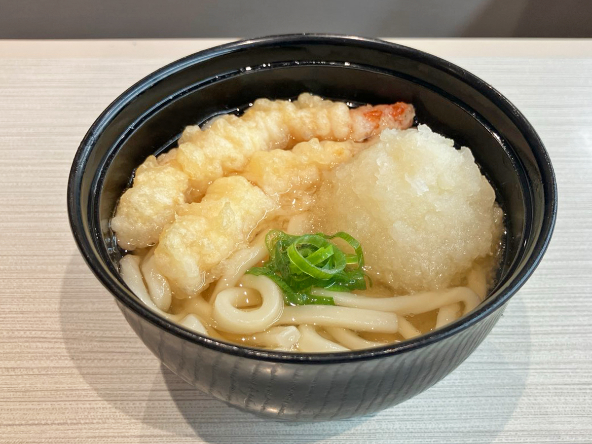 hamasushi_jp's tweet photo. 今日は大根おろしをトッピング追加でさっぱりと✨

#はま寿司 #えびの天ぷらうどん #うどんの日 https://t.co/EcBzXTs7eD