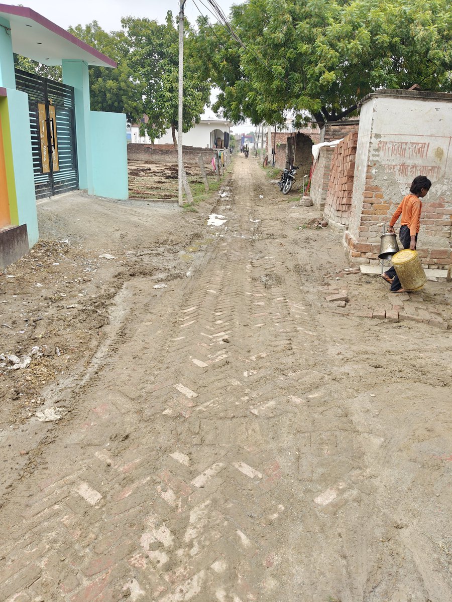 rahulalh's tweet photo. @deo_varanasi @nagarnigamvns @myogiadityanath @CMOfficeUP कल रात बारिश के बाद की स्थिति।

@deo_varanasi @nagarnigamvns https://t.co/EXrvQwCtUu