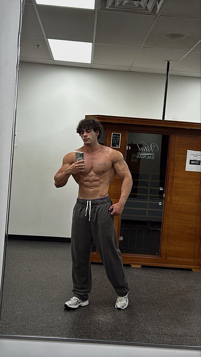 CashmasterChas3's tweet photo. Post workout 💪🏼 https://t.co/Mvh6NYC769