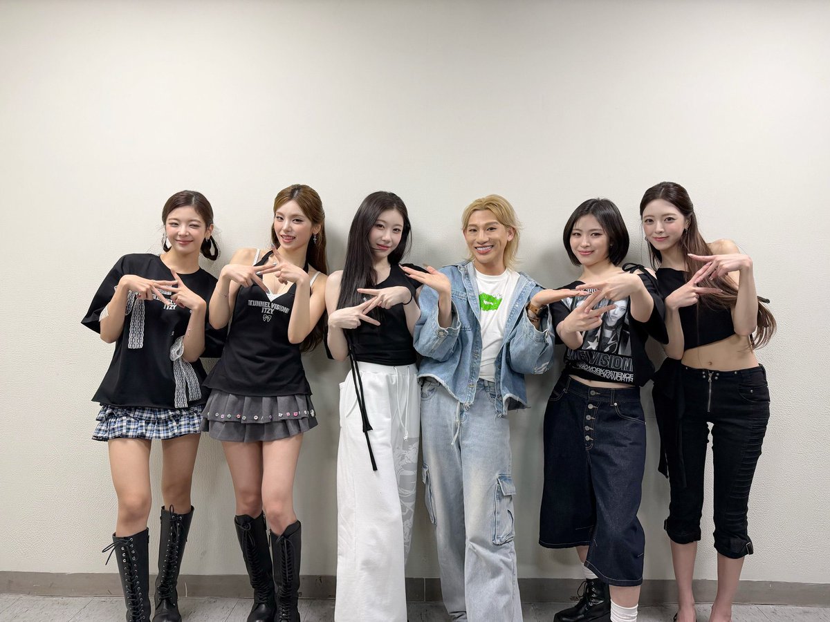 lilippym2's tweet photo. リアさん若干半目の瞬間で可愛いwwww https://t.co/7xMrIWEcmf