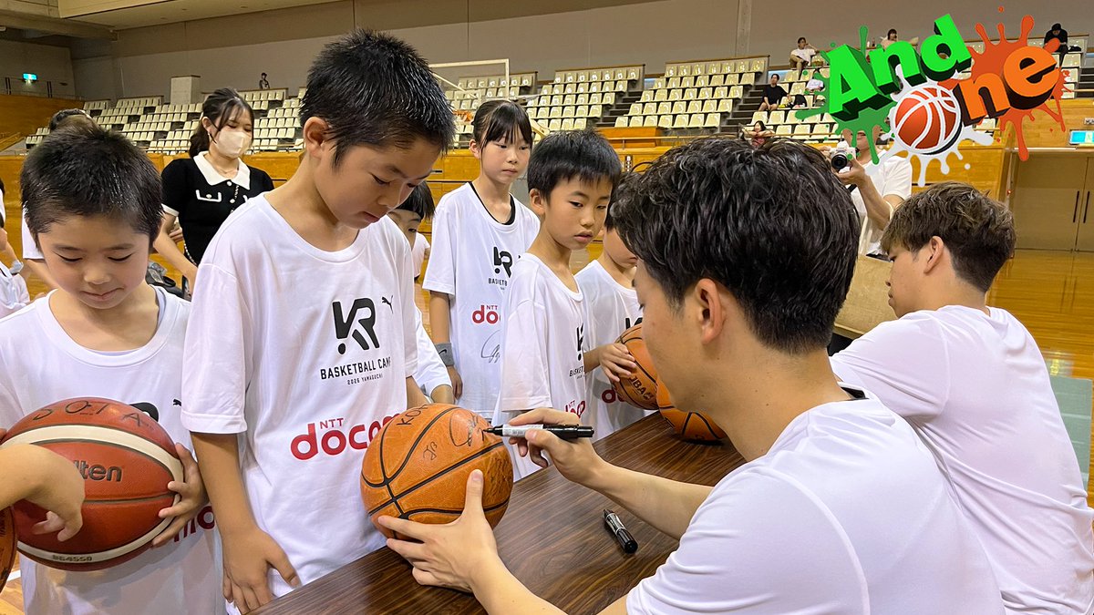 5ch_basketball's tweet photo. バスケ番組「And One」
7月2日(木)よる11時10分～📺✨

#三遠ネオフェニックス #佐々木隆成 選手が
小学校 校歌 を披露！？🌠

幼馴染 #茨城ロボッツ #中村功平 選手と
故郷への恩返しを実行
恩師や後輩たちも巻き込み
山口県を熱くするプロジェクト🔥

Bリーグがみんなの未来を変える!
もうひとつの挑戦 #AndOne なストーリー👍🏻

／
And One🏀
＼