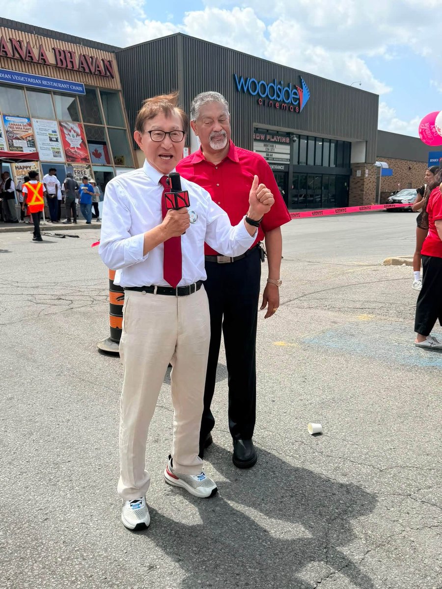 RaymondChoPC's tweet photo. Attended #ScarbTO #CanadaDay Dosafest for #seniors at @saravanaacanada, @WoodsideSquare1, hosted by Ganesan Sugumar, CEO of Sugshe Group.

Complimentary dosa meals reflected inclusion &amp; fellowship.🍽️

I also helped present a cheque to @SHNcares Foundation for local health care.🇨🇦 https://t.co/MNoRfnMZo9