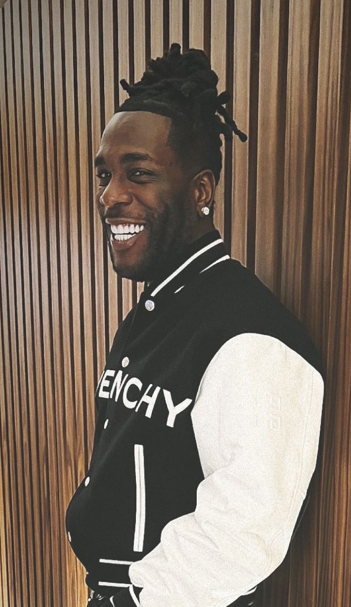 hanamnzali76's tweet photo. Happy birthday to the greatest musician ever , to the one who saved me from depression and made my life happier with his music and his person ❤️💜 @burnaboy more life , you will always be great , be blessed King https://t.co/KmWdR6adrf