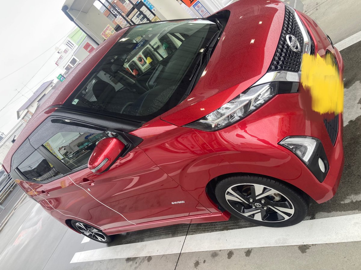 sei_prpr's tweet photo. ガソスタで撮ったやつだけど赤色の日産のデイズじゃ https://t.co/E9vAOJUilN