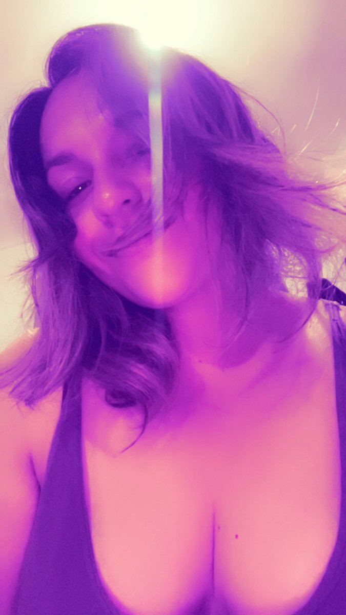 Alli1528's tweet photo. Hace frío en la oscuridad y solamente con un rayo de tu luz me podría abrigAr… https://t.co/feBA9pqHrL