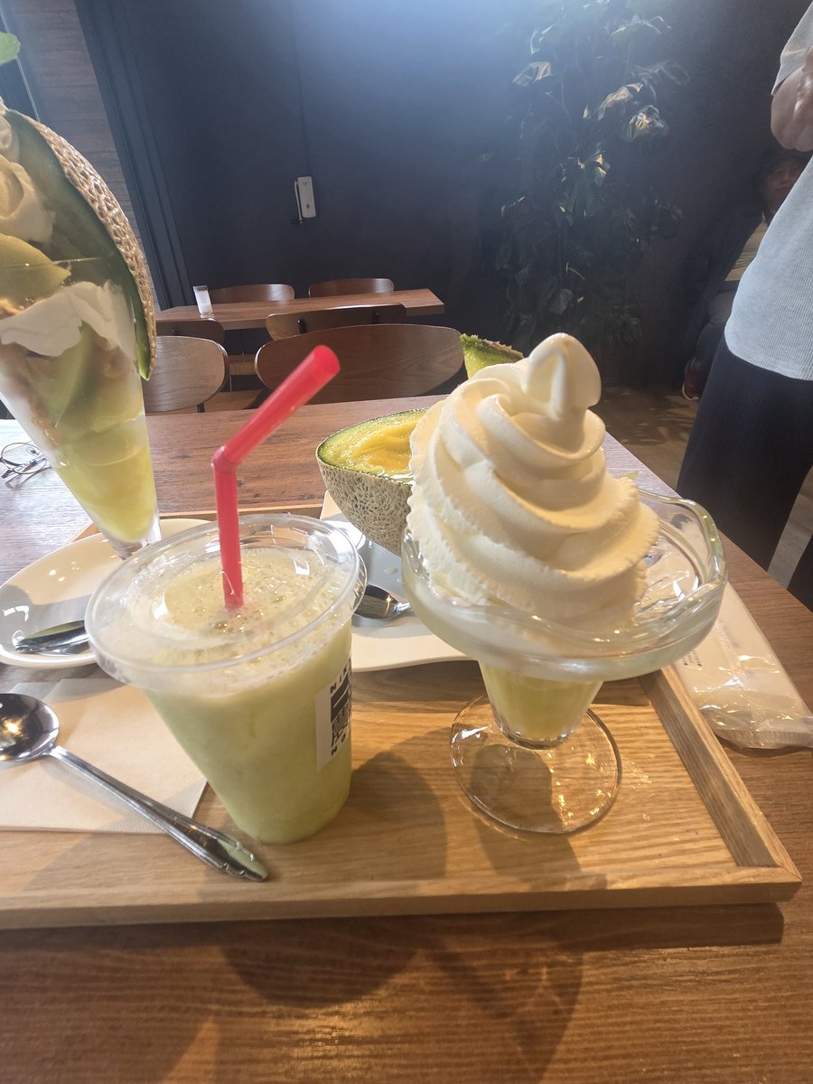 Hitomin10230728's tweet photo. 昨日は母の誕生日だったのでめいっぱい美味しいものご馳走してきました✩.*˚
メロン🍈最高(*`ω´)b
#日研農場
#Ncafe https://t.co/6XfA37M5a4