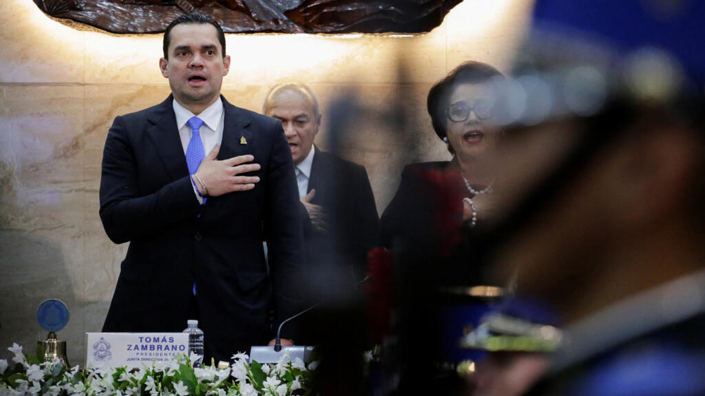 EmmaRincon's tweet photo. El presidente del Congreso de Honduras @TommyZambranoM, presentó una resolución para enviar ayuda humanitaria a Venezuela que fue aprobada por unanimidad.

Los diputados donarán un día de salario para la compra de alimentos, medicamentos e insumos que serán enviados a Venezuela. https://t.co/kfRfMw4z2R