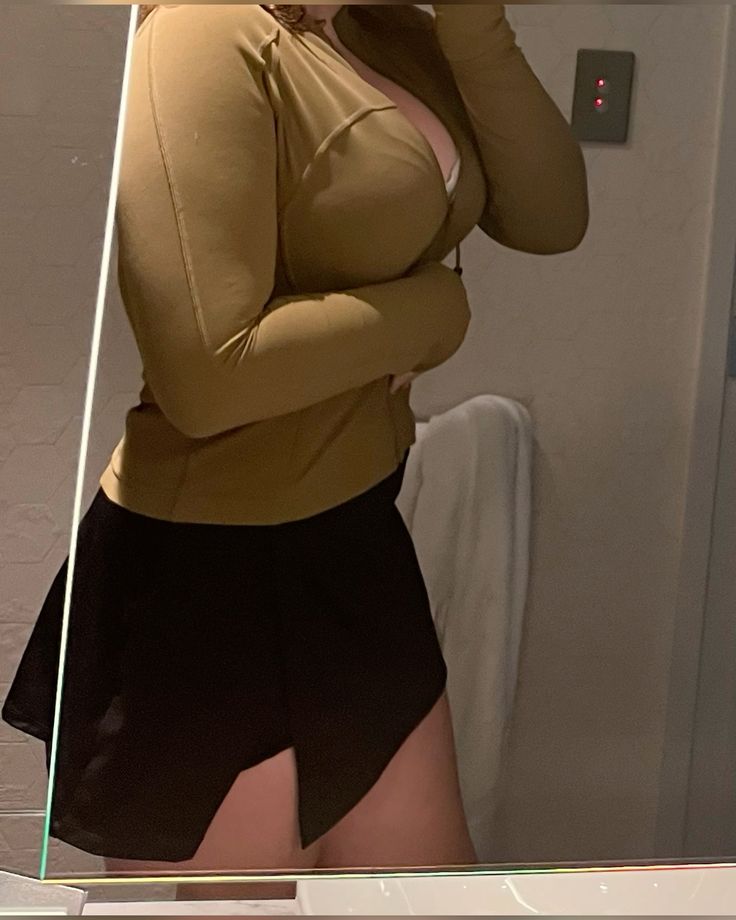 BeckyCrock4b's tweet photo. @HridayDebNath20 How do I look ?🙈🤭🫦 https://t.co/Gy6W8J3jfZ