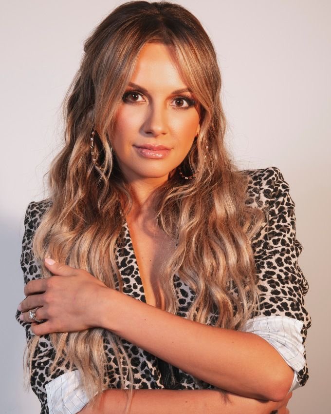 archivepearce's tweet photo. 🤍carly for an interview with hollywood life in 2019! https://t.co/t7BSdjhH5w