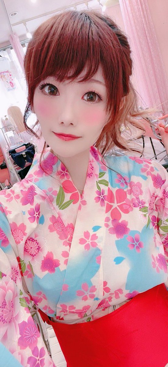 moechoki's tweet photo. こんにちは☔️
雨ですが、モエちょきスタートです✂️
明日から七夕dayだよ🎋
年に1回の七夕day👘 🎋
浴衣姿のメイドさんも見てね❤️
ご予約お待ちしてます🤭
 #メイド美容室
 #メイド
 #浴衣
 #美容室
 #コスプレイヤー https://t.co/6bsOv5sEGe