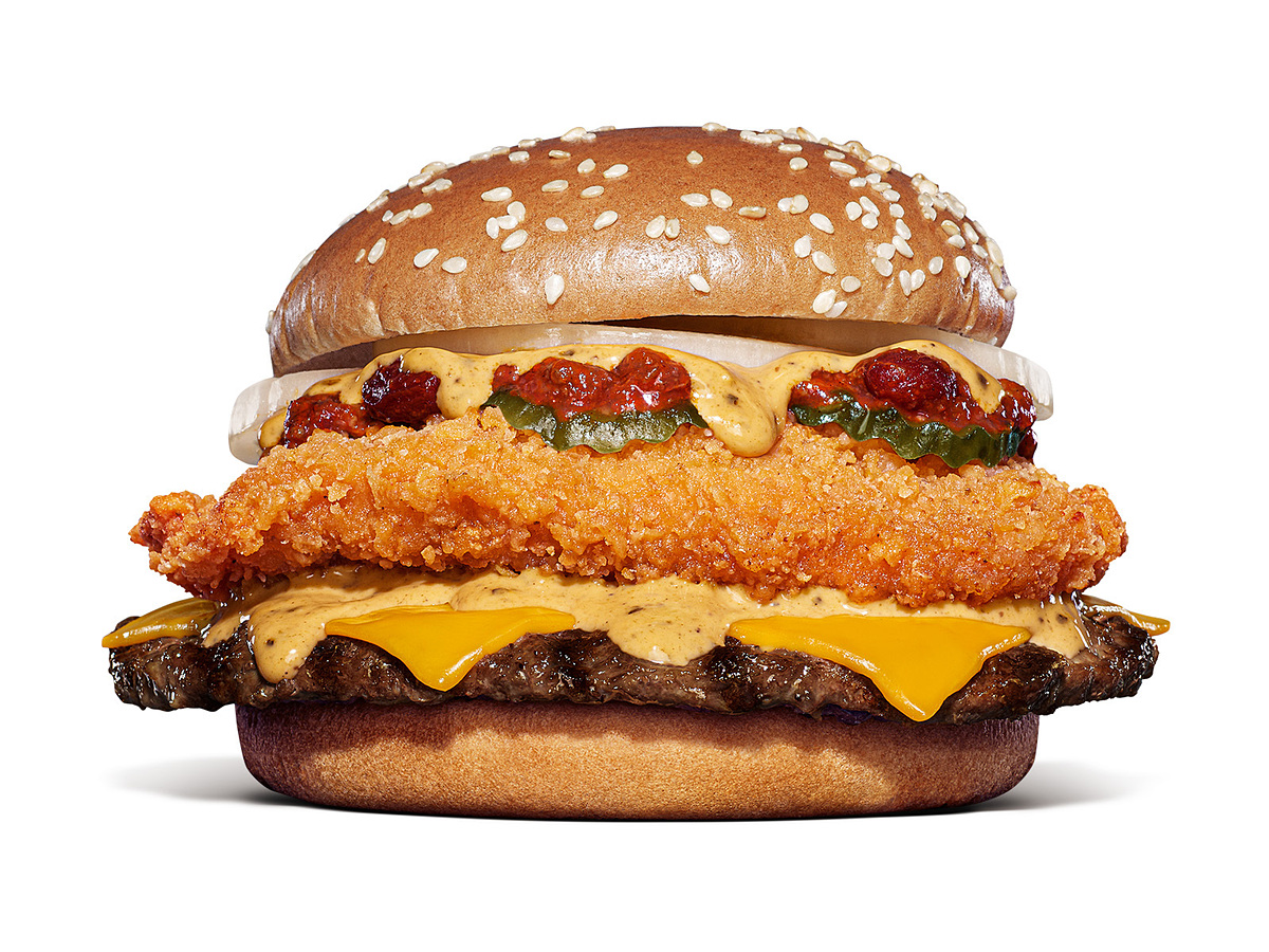game_watch's tweet photo. バーガーキング、ビッグマウス新作「ダーティ」2種を7月3日発売。特製ガーリックマヨが決め手の「ダブルビーフ＆ハッシュ 」と「ビーフ＆チキン」　 https://t.co/PzqCJqz6tw https://t.co/80MgP3kd7m