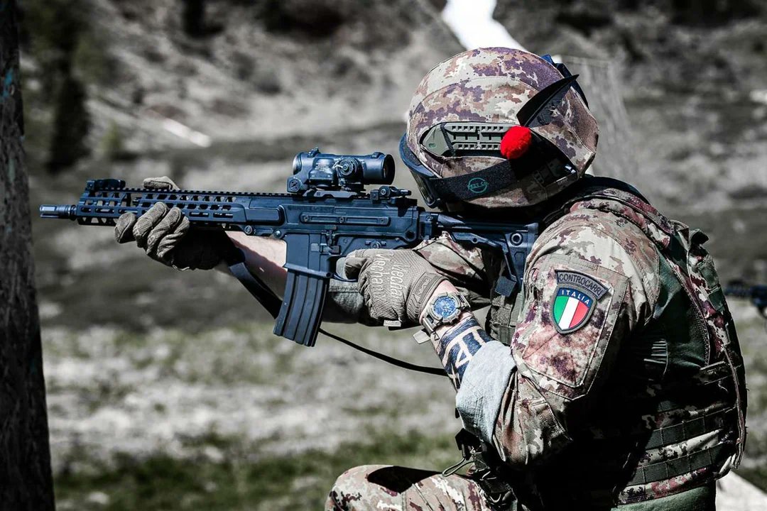 BrandonFDW's tweet photo. Italian soldier with newly issued Beretta NARP on a live fire exercise https://t.co/s0XXHpUXXu