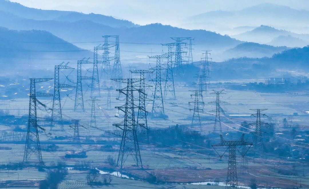 PDChinaBusiness's tweet photo. China has built the world's largest power supply system, with nearly 800 million electricity customer accounts—the highest total in the world, according to a report released by the National Energy Administration (NEA) on Tuesday.

China's electricity consumption reached 10.4 trillion kWh last year, surpassing the 10 trillion kWh milestone for the first time, NEA data showed.